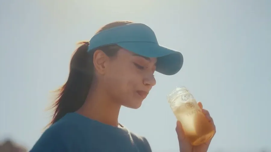 Menikmati TEAZEN Kombucha dingin